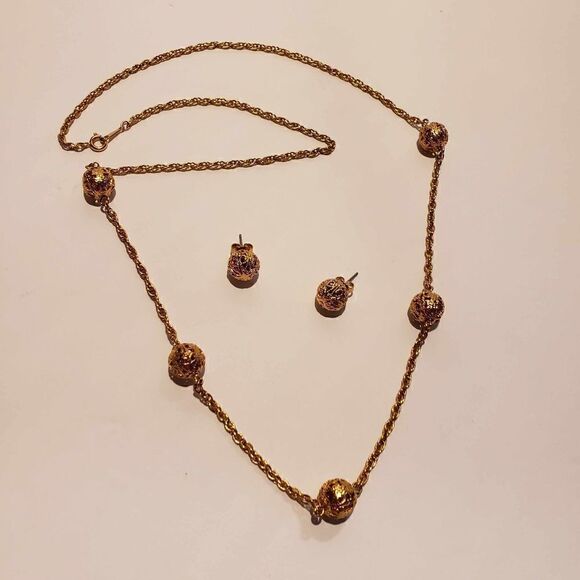 Gold tone Filagree Balls Necklace and Pierced Earrings - Picture 6 of 7